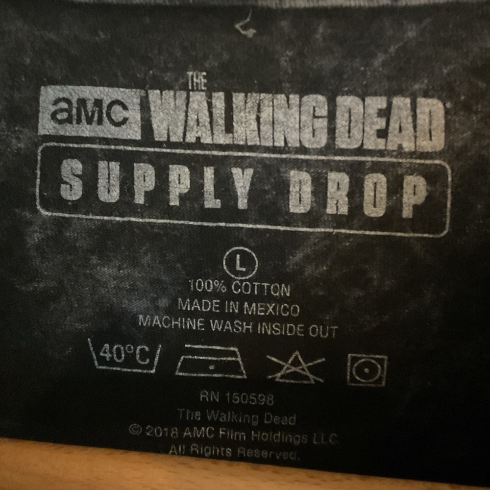 AMC Walking Dead Supply Drop - Gray Graphic T-Shirt with Bold Text - Size Large - Picture 3 of 11